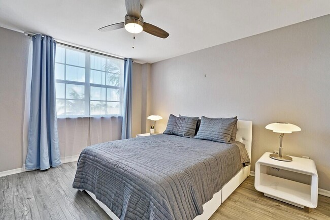 Building Photo - 1801 N Flagler Dr