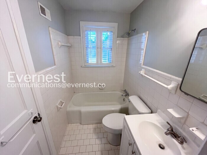Building Photo - 149 Dellway Dr