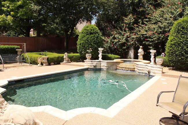 Building Photo - "Spacious Elegance: Discover Your Dream 5-...