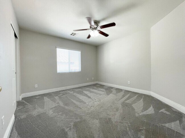 Building Photo - Charming 3-bedroom, 2.5-bathroom home