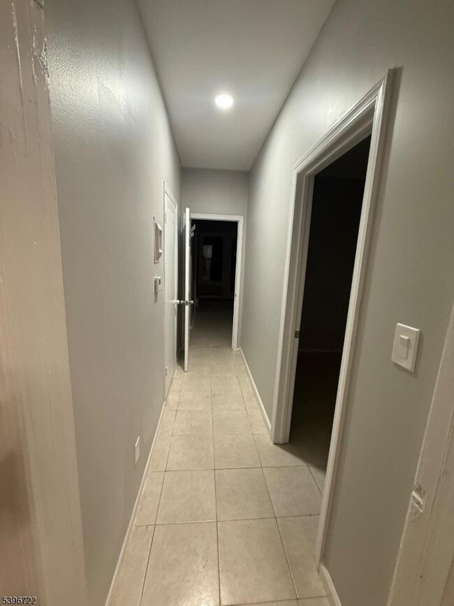 Building Photo - 27 Kling St