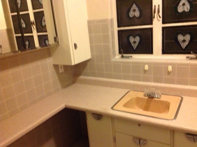 Large Bath - 922 E Coronado Rd