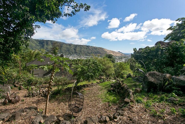 Building Photo - Rare Manoa retreat