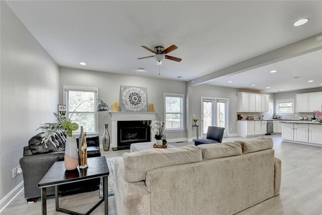 Building Photo - 4805 Shelbourne Dr