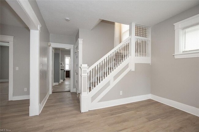 Building Photo - 5614 Drake Ave