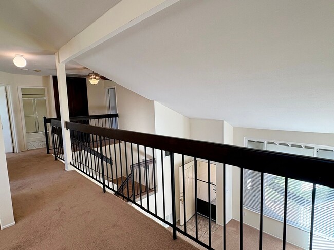 Building Photo - SOLAR POWERED 3 Bedroom 2 bath with large ...