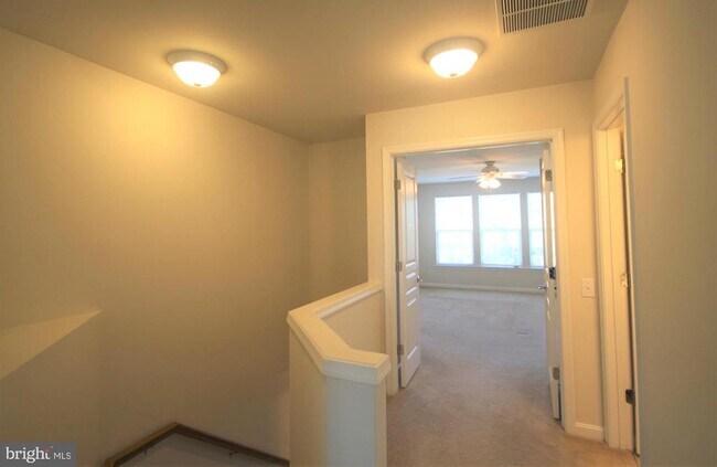 Building Photo - 515 Ellison Dr
