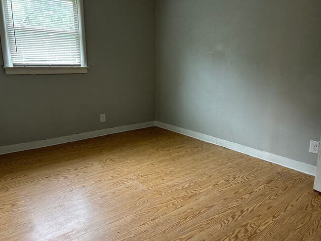 Building Photo - Myers408