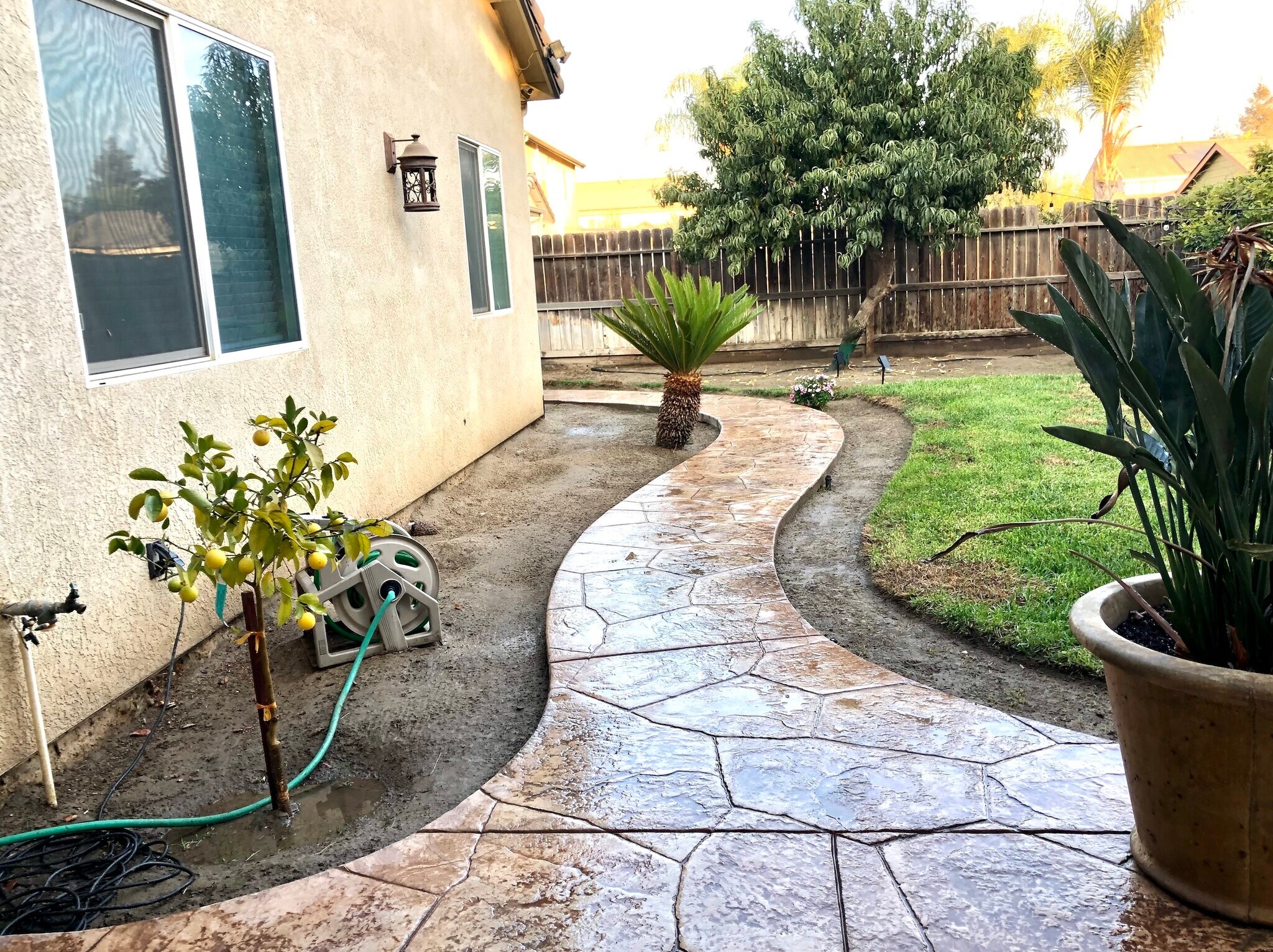 Building Photo - 1121 Oak Ave