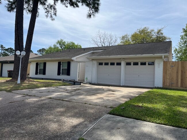 Building Photo - 3503 Canterbury Dr