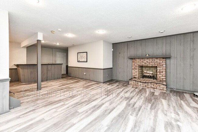 Building Photo - 2030 Spring Branch Dr