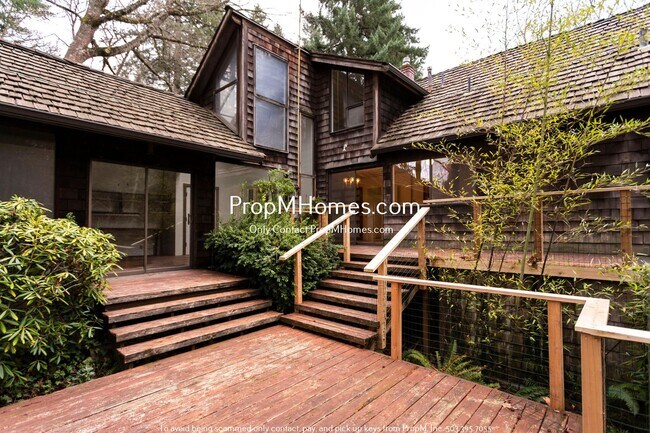 Building Photo - Rare Three Bedroom Gem in SW Portland!