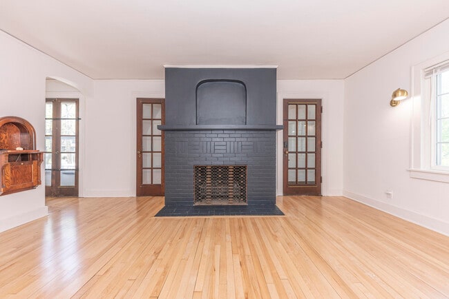 Building Photo - 1324 Wells St