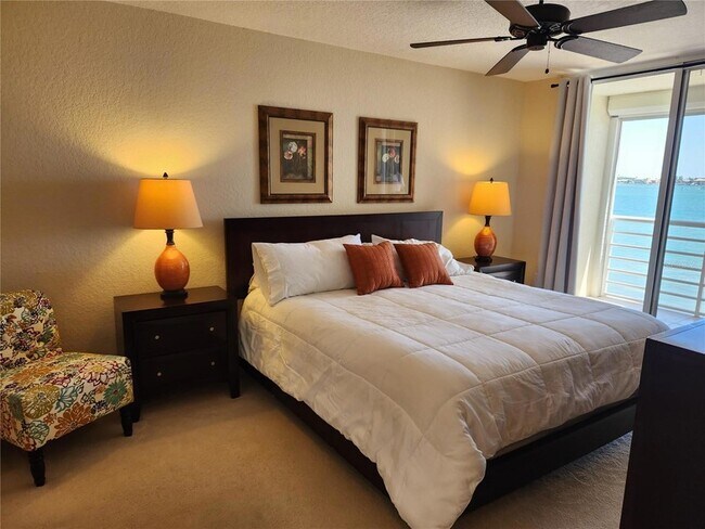 Building Photo - 6105 Bahia Del Mar Cir N