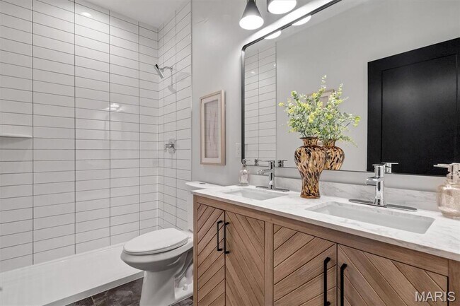 Building Photo - 513 Whittier St