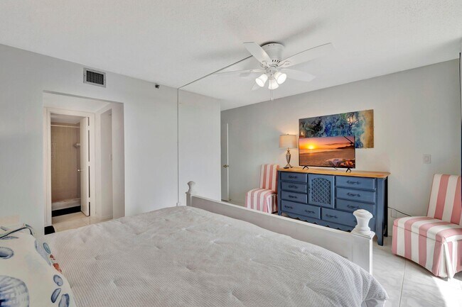 Building Photo - 355 S Ocean Dr