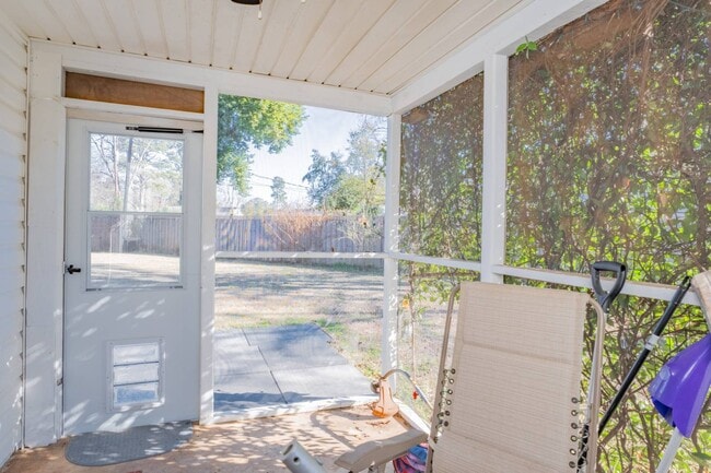 Building Photo - 104 Sharyn Ln