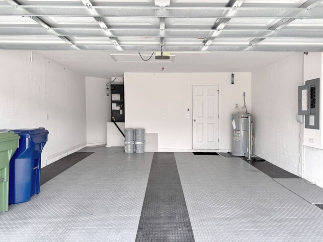 Building Photo - Beautiful 4-BR, 2-BA “Budget Friendly”– So...