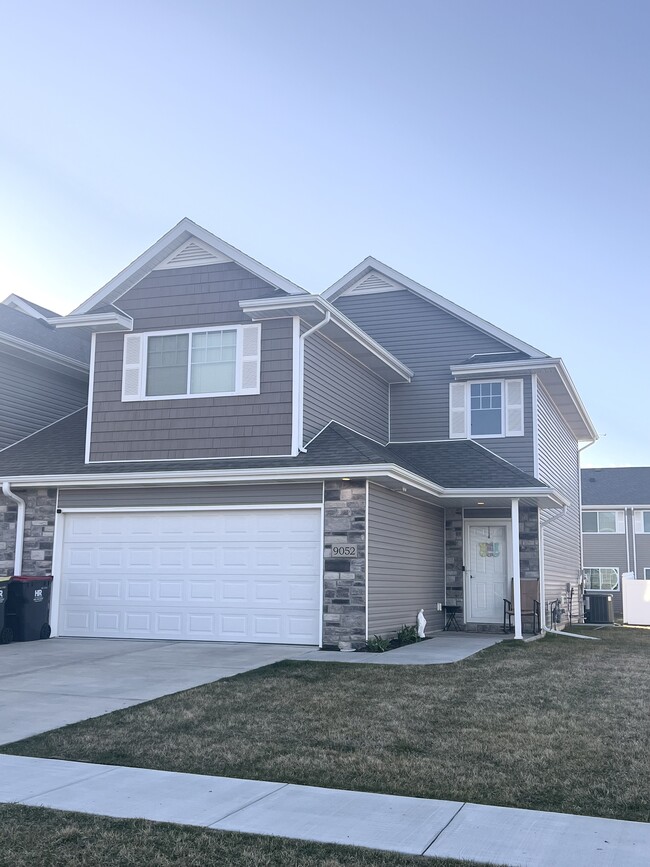 Building Photo - 9052 Tumbleweed Dr