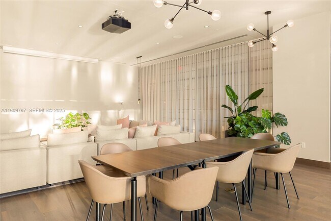 Building Photo - 159 NE 6th St