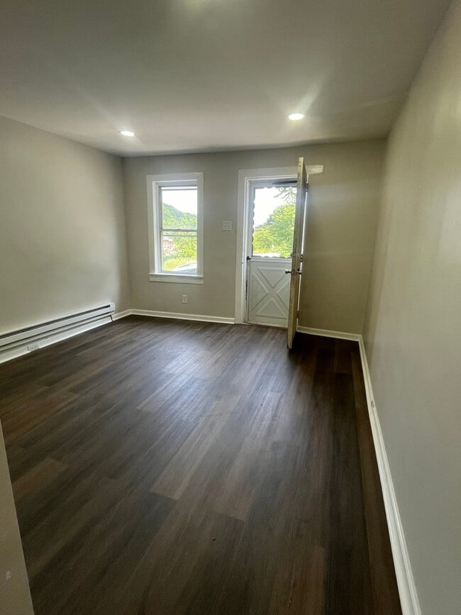 Building Photo - Cozy 3 bedroom 1 bath house