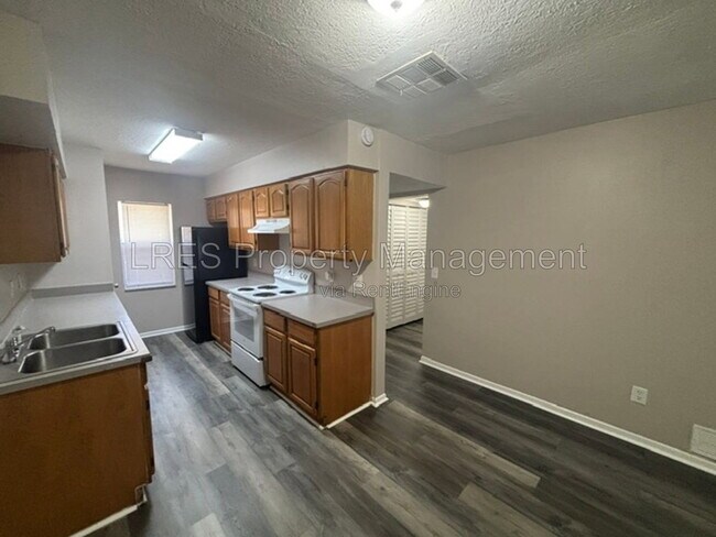 Building Photo - 1605 Terrace Dr