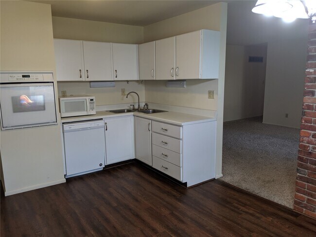 Building Photo - 822 Dutch Mill Dr