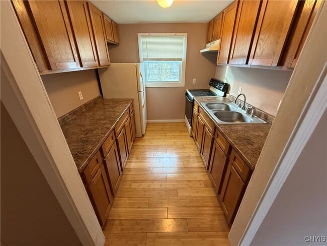 Building Photo - 127 1/2 Matty Ave