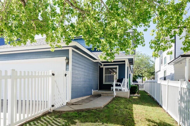 Building Photo - 532 Sampson