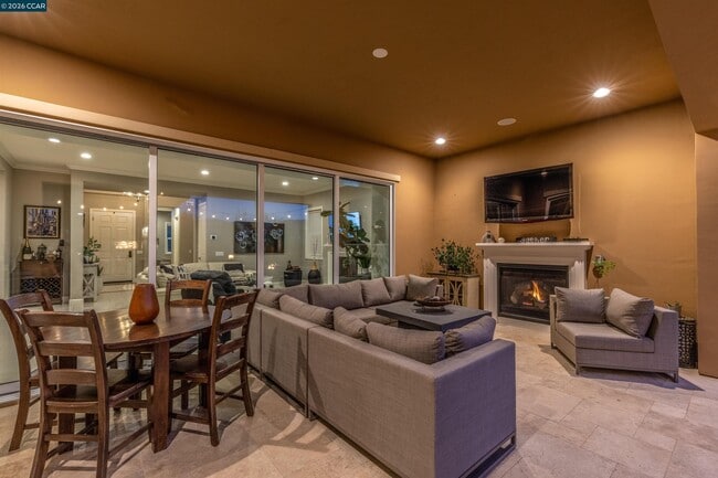 Building Photo - 2004 Drysdale St