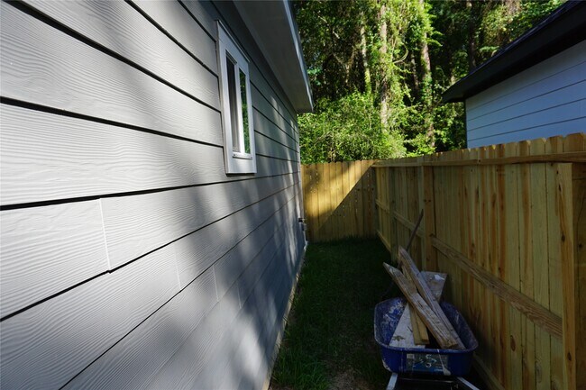 Building Photo - 9868 Arbor Oak