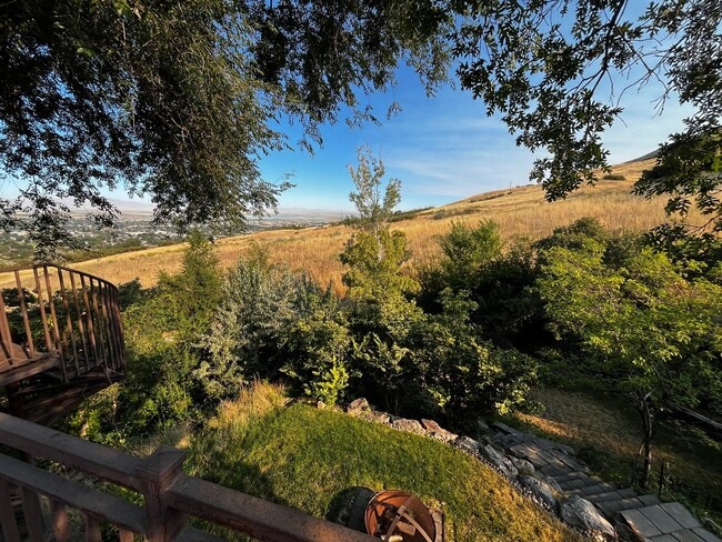 Building Photo - Beautiful 5 Bedroom/4 Bathroom in Bountiful