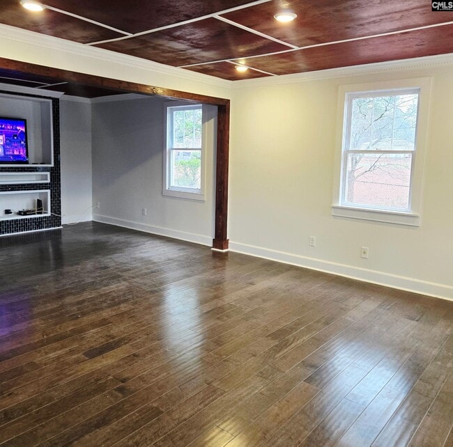 Building Photo - 641 Brooks Ave