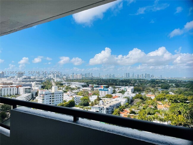 Building Photo - 2555 Collins Ave