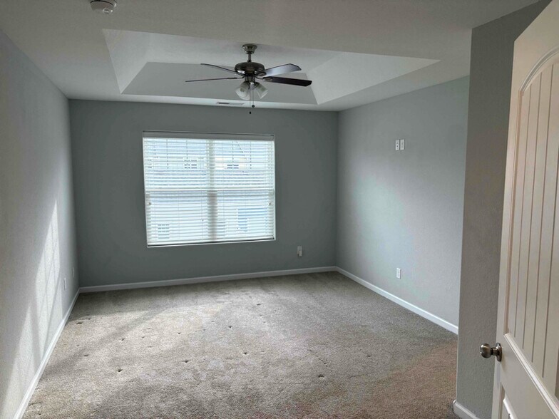 Building Photo - 923 E Ocean View Ave