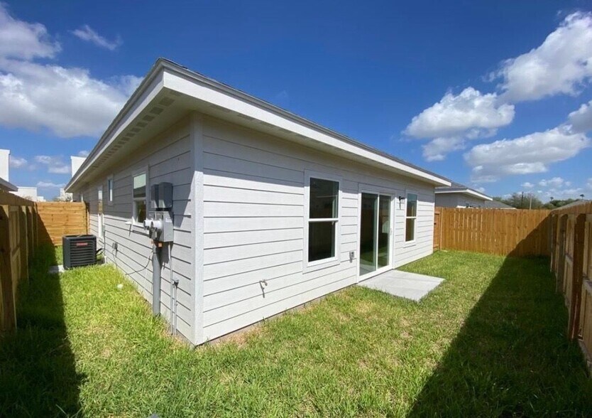 Building Photo - 1412 Lore Dr