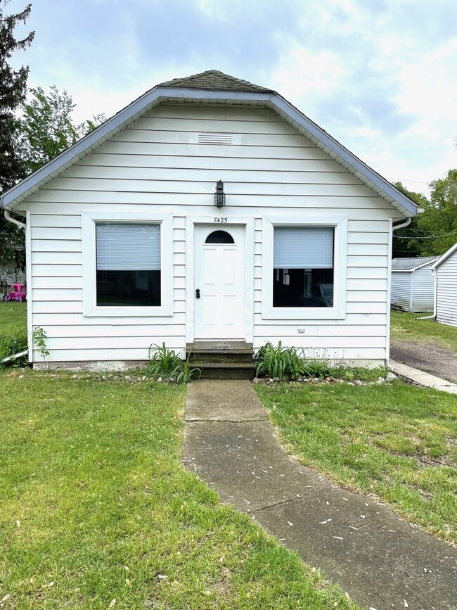 Primary Photo - 7425 Cedar Dr