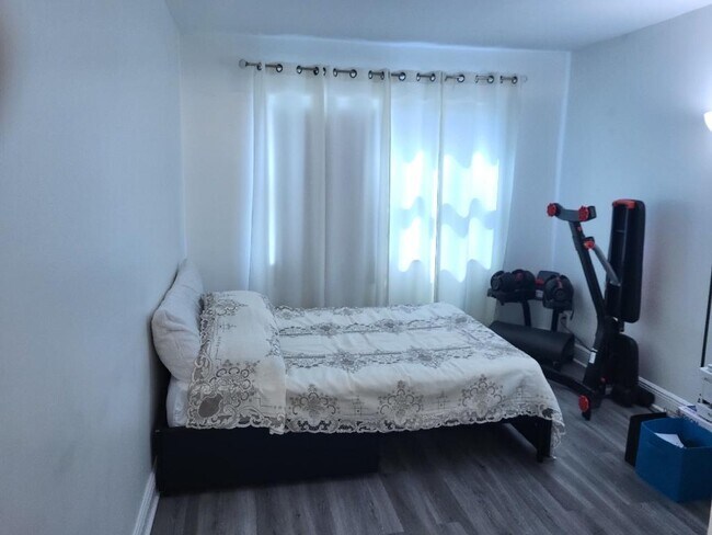 Building Photo - 550 Bayshore Dr