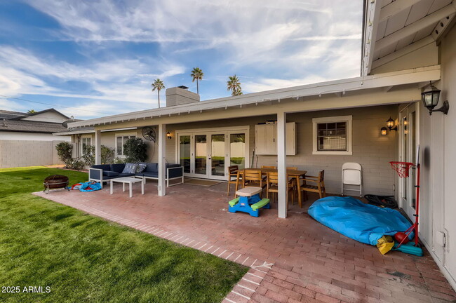 Building Photo - 4542 E Calle Ventura