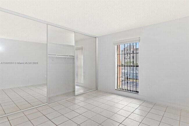 Building Photo - 1300 W 47th Pl