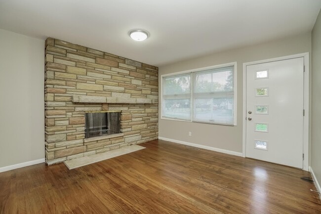 Building Photo - 414 E Clearview Ave