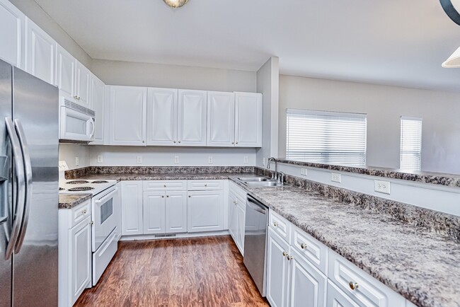 Building Photo - 105 Woodside Cir