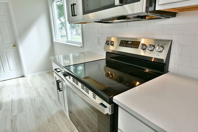 Building Photo - 72-78 S Roanoke