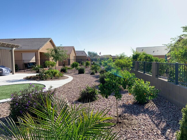 Building Photo - 22407 W Morning Glory St