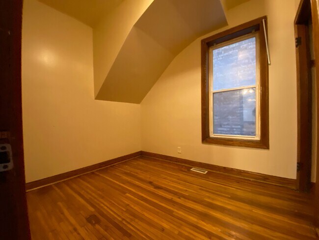 Building Photo - 5619 S Wood St