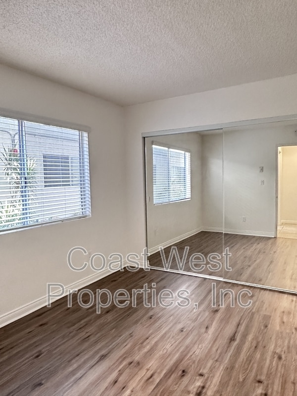 Building Photo - 1810 Broadway St