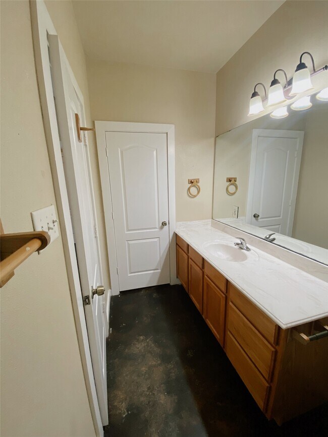 Building Photo - 3123 Molly Dr