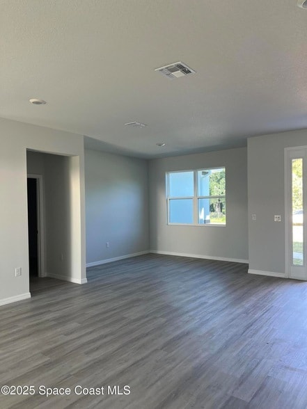 Building Photo - 542 Lambright St SW