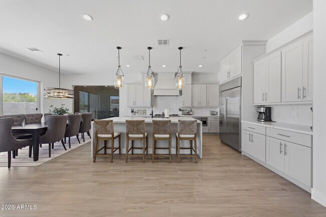 Building Photo - 6896 E Lomas Verdes Dr