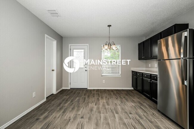 Building Photo - 3 Bedroom Pet-Friendly Home in Grand Prairie, TX with Main Street Renewal